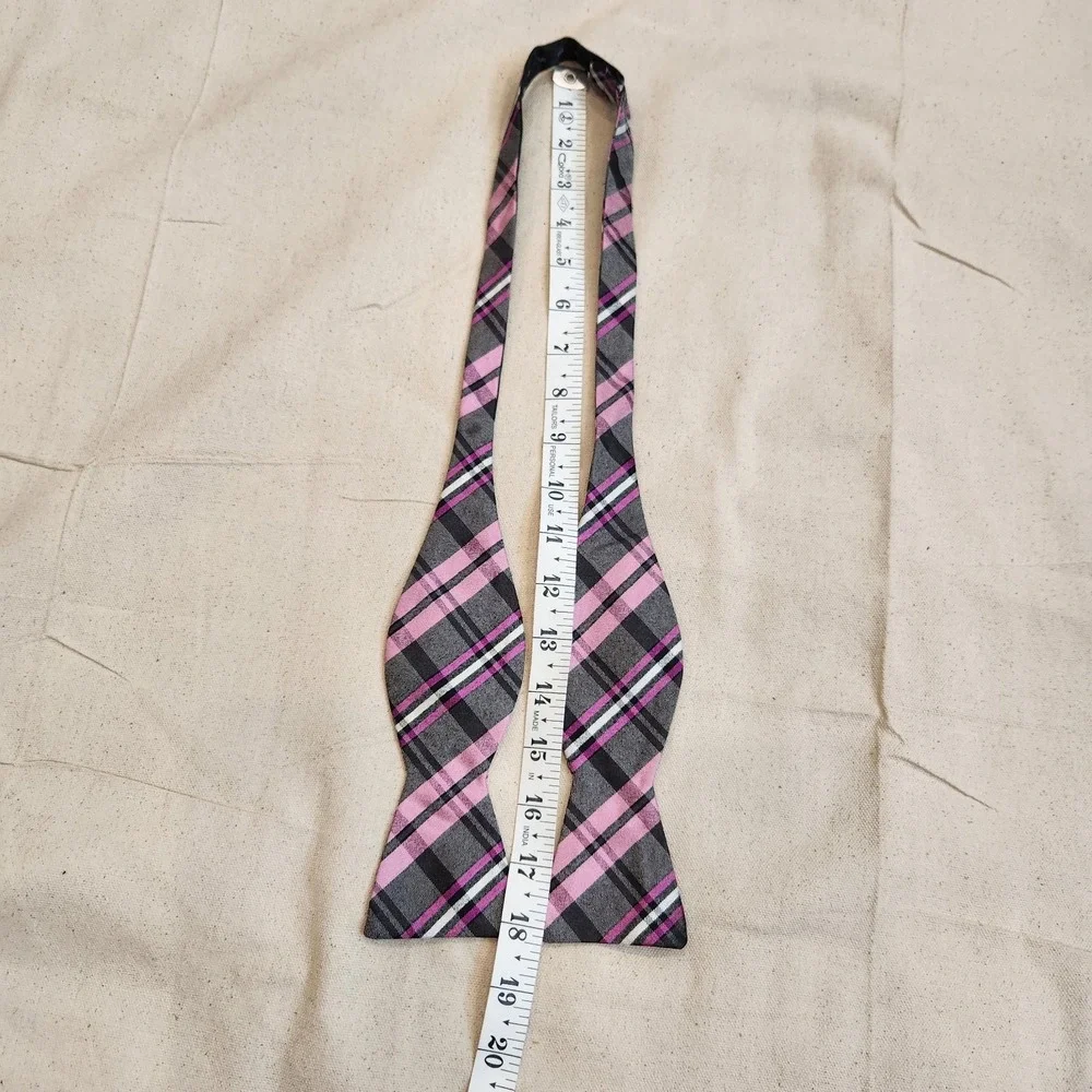 The Tie Bar Mens Silk Self-Tie Bow Tie Gray Pink Plaid Adjustable Tartan